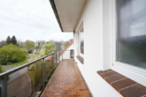 Balkon - Charmante 4-Zimmer-Wohnung mit Terrasse, zwei Balkonen und Carport