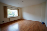 Schlafzimmer - Charmante 4-Zimmer-Wohnung mit Terrasse, zwei Balkonen und Carport