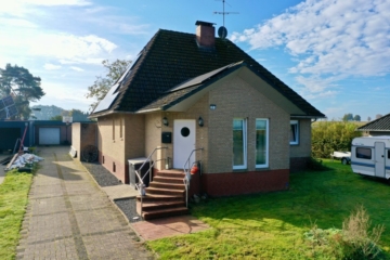 Charmantes Einfamilienhaus mit Doppelgarage und großzügigem Garten, 27386 Hemslingen, Einfamilienhaus