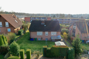 Solides Einfamilienhaus mit Garage auf großem Grundstück, 27383 Scheeßel, Einfamilienhaus